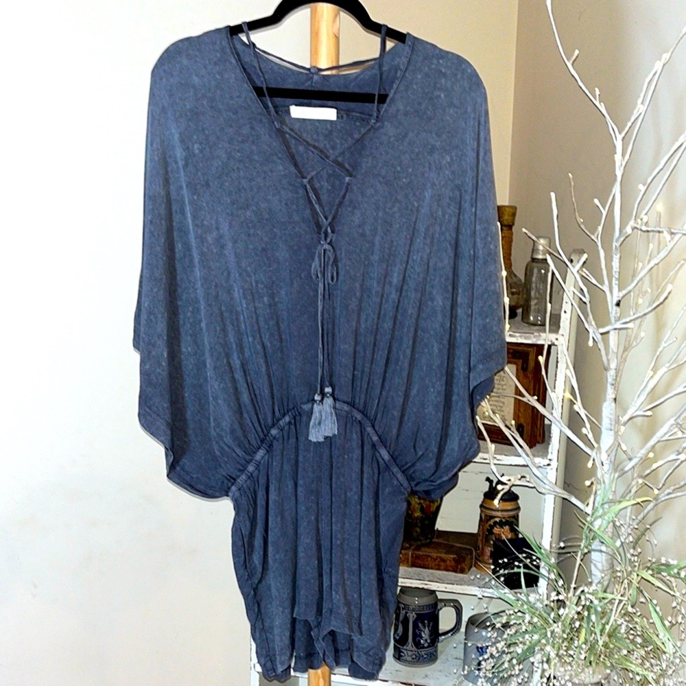 💙Mustard Seed M/L Marled Gray Kaftan Romper open sleeves from shoulder to waist.